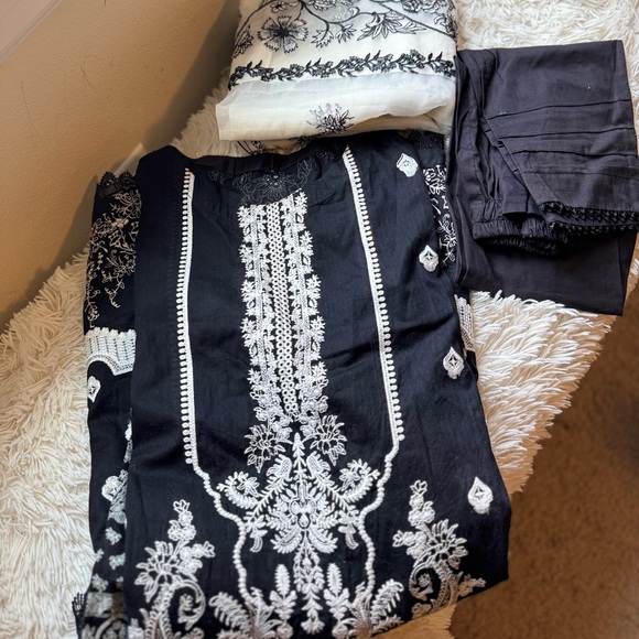 Dresses & Skirts - Beautiful rang rasiya lawn 3 pc